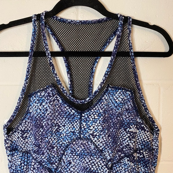 Zobha Women’s Blue Black Snakeskin Print Razorback Activewear Tank Top M - Picture 2 of 7